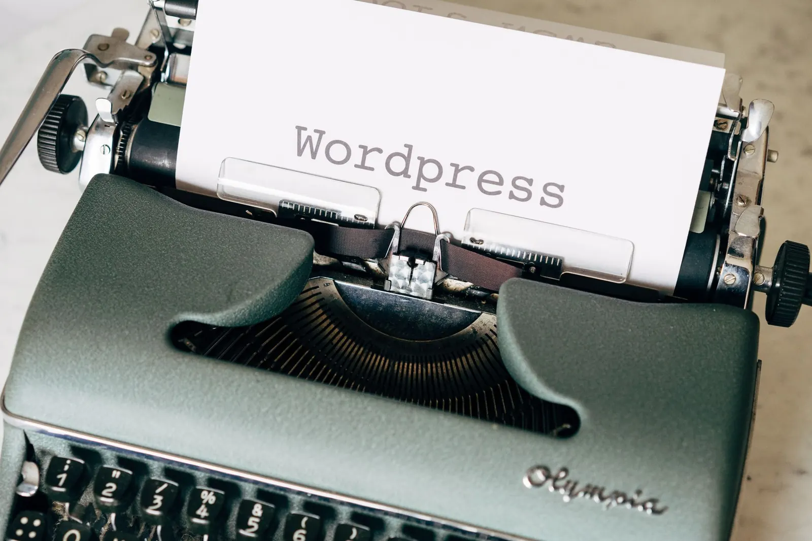 WordPress otomasyonla duplicate content neden olur?